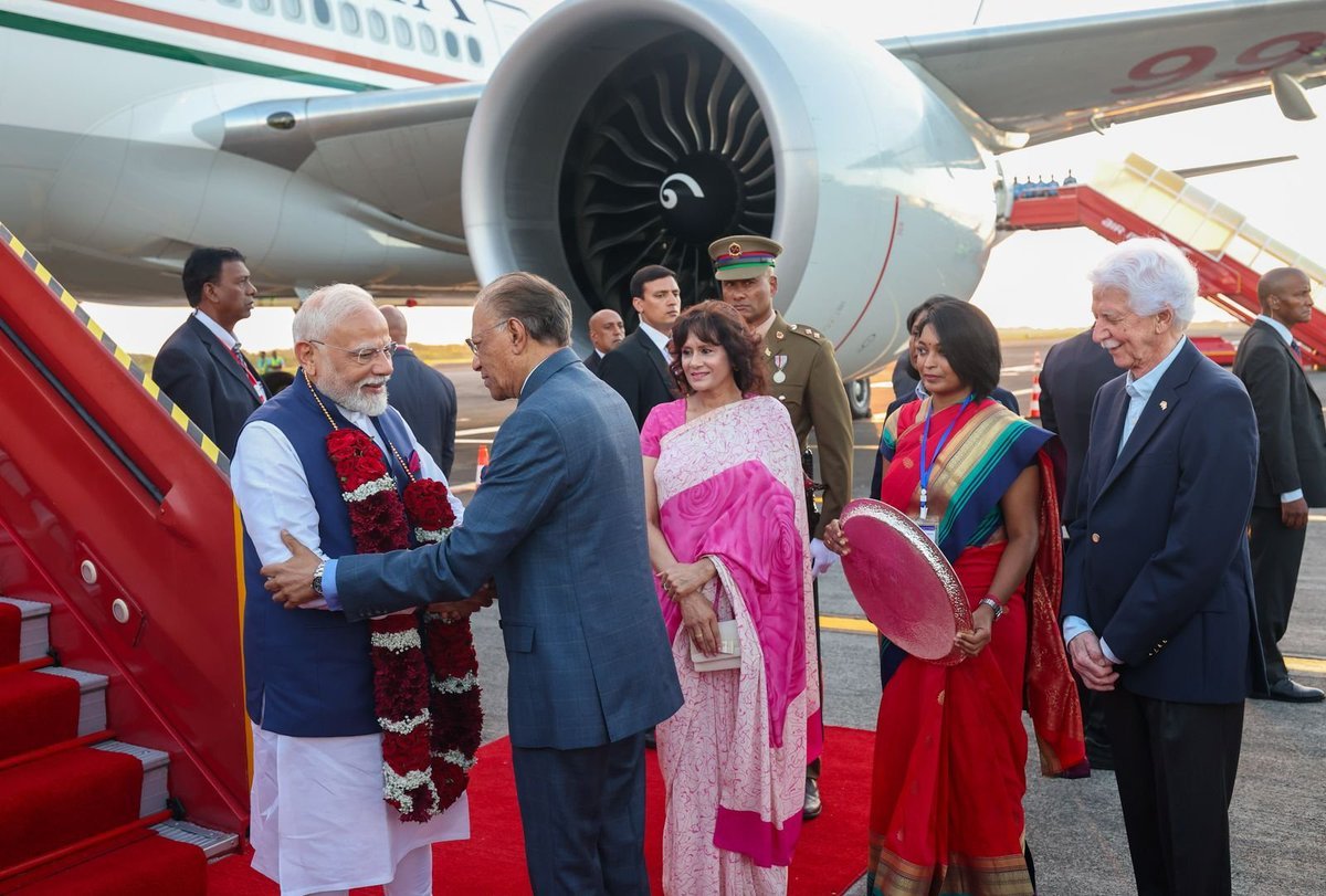 Narendra Modi official welcome ceremony at airport